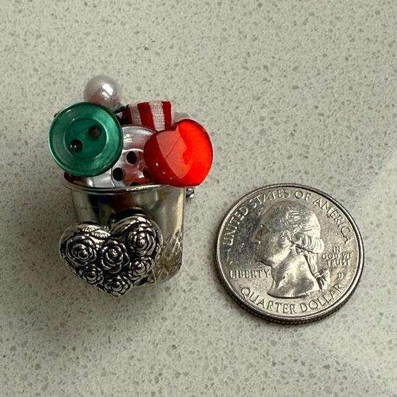Sewing Themed Brooch Pin Thimble Buttons Fabric Notions Silver Tone Heart - Picture 8 of 8